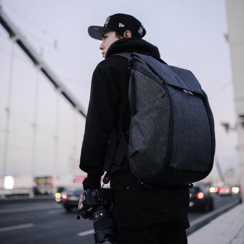 Azcha Tobing, Sang Street Photographer